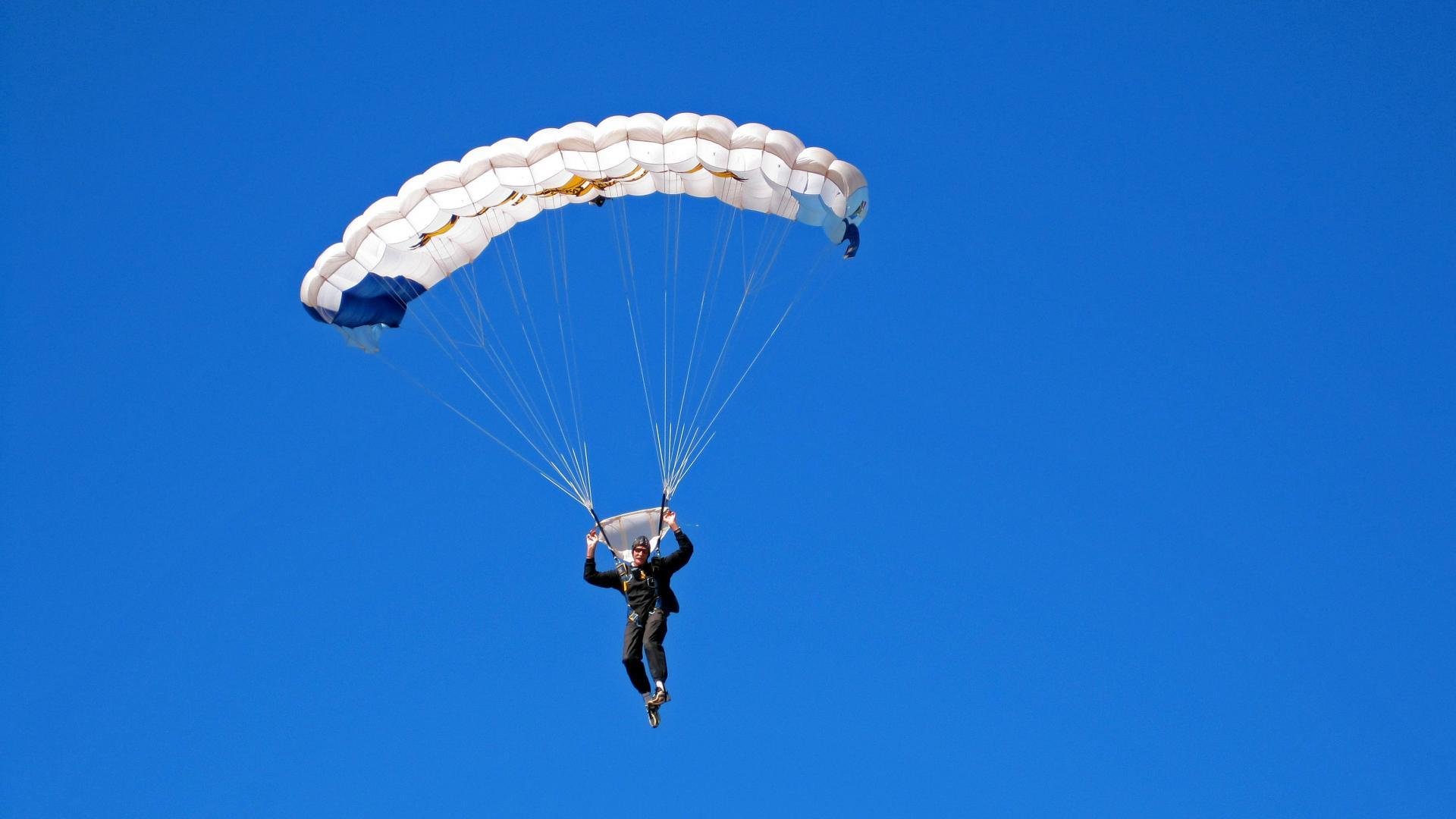 _夜空星舞跑：月色下的浪漫运动体验_，舞夜星空简介