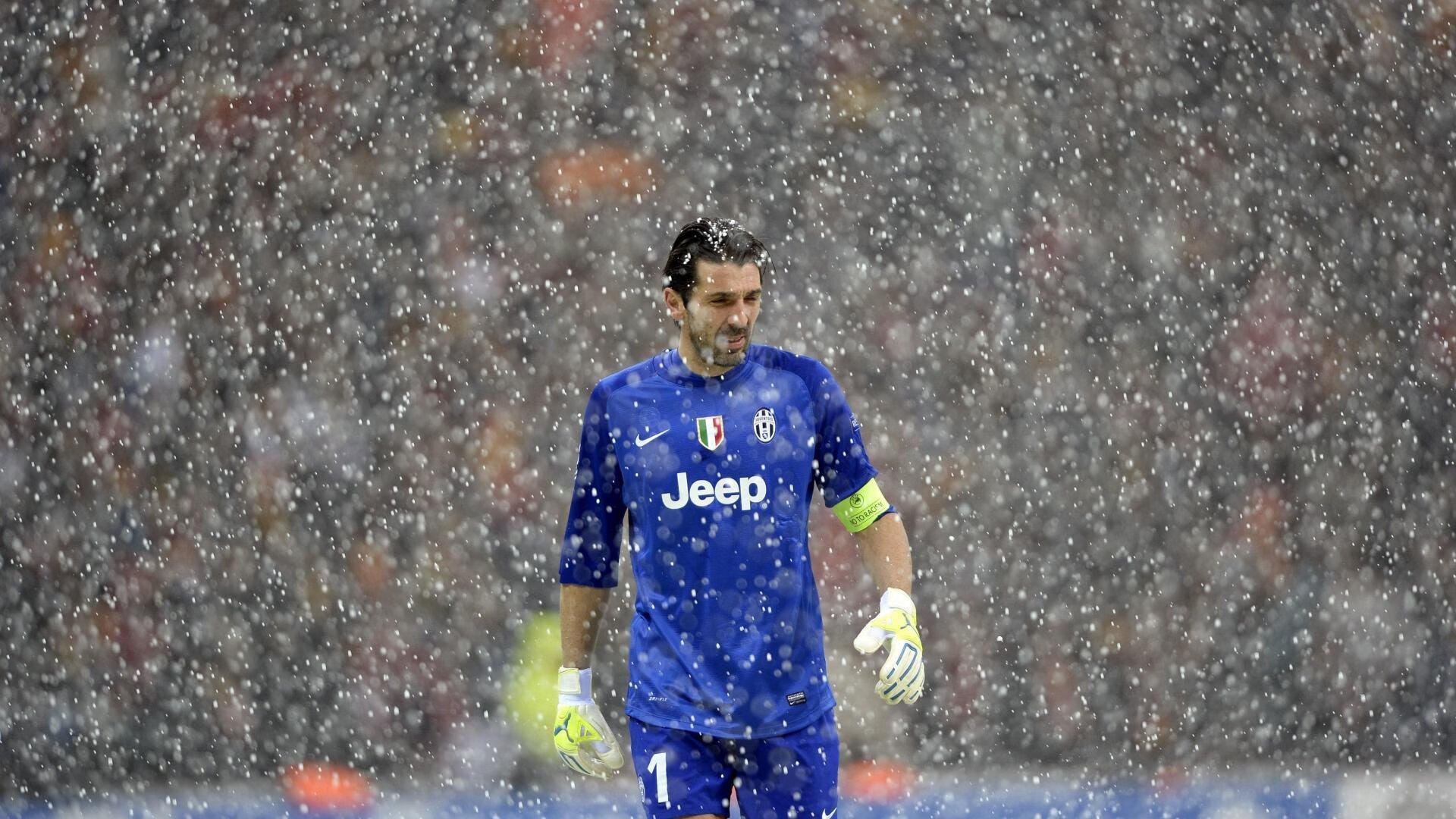 《勇士主场惜败湖人，系列赛总比分1-1》，勇士队对战湖人队视频